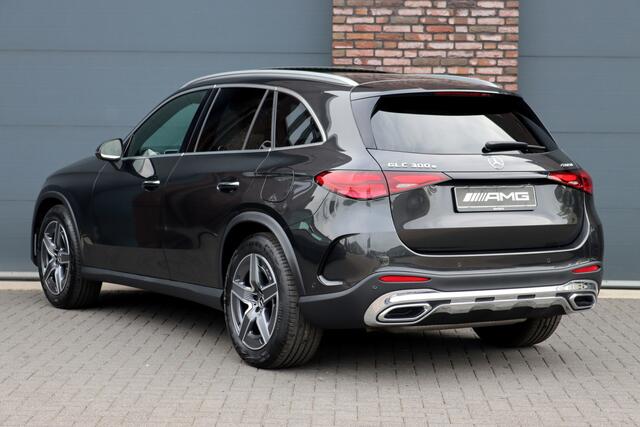 Mercedes-Benz GLC-KLASSE 300e 4MATIC AMG Line Aut9 | Achterasbesturing | Luchtvering | Panoramadak | HUD | Memory | Digital Light | Surround Camera | Keyless Go |
