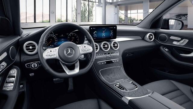 Mercedes-Benz GLC-KLASSE 300e 4MATIC Premium Plus | AMG | Night | Trekhaak | Treeplanken | Memory | Stoelverwarmibng | 360 graden camera |