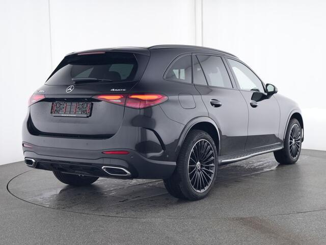 Mercedes-Benz GLC-KLASSE 300 e 4MATIC AMG Plug-In Hybride | Edition AMG | Night Pakket | Alarm | Trekhaak | 20 Inch AMG Velgen | Digital Licht | Stuur en Stoelverwarming | Inclusief 24 maanden MB Certified garantie voor Europa.