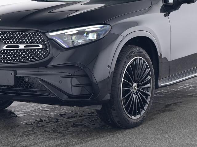 Mercedes-Benz GLC-KLASSE 300 e 4MATIC AMG Plug-In Hybride | Edition AMG | Night Pakket | Alarm | Trekhaak | 20 Inch AMG Velgen | Digital Licht | Stuur en Stoelverwarming | Inclusief 24 maanden MB Certified garantie voor Europa.