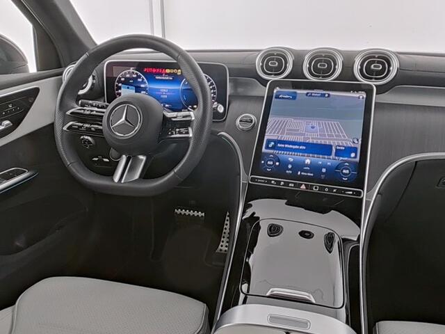 Mercedes-Benz GLC-KLASSE 300 e 4MATIC AMG Plug-In Hybride | Edition AMG | Night Pakket | Alarm | Trekhaak | 20 Inch AMG Velgen | Digital Licht | Stuur en Stoelverwarming | Inclusief 24 maanden MB Certified garantie voor Europa.