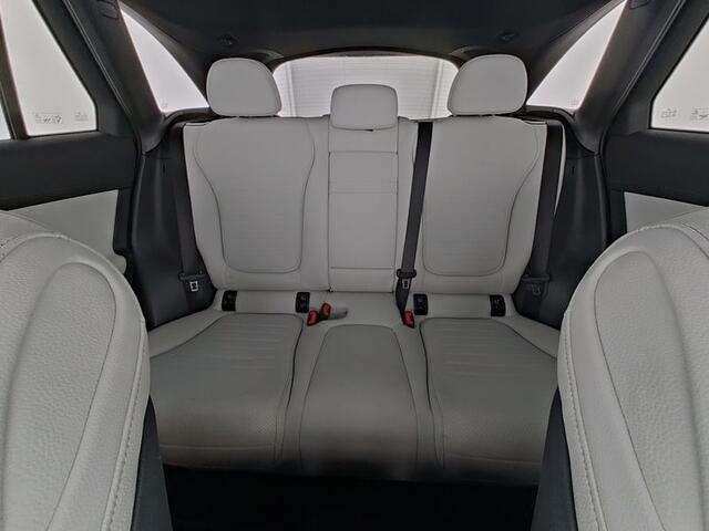 Mercedes-Benz GLC-KLASSE 300 e 4MATIC AMG Plug-In Hybride | Edition AMG | Night Pakket | Alarm | Trekhaak | 20 Inch AMG Velgen | Digital Licht | Stuur en Stoelverwarming | Inclusief 24 maanden MB Certified garantie voor Europa.