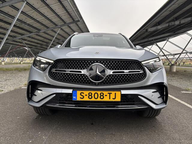 Mercedes-Benz GLC-KLASSE 300e 4MATIC AMG Line | Panoramadak | Head-up display| Lederen bekleding | Memory stoelen | Sfeerverlichting | Digital light |