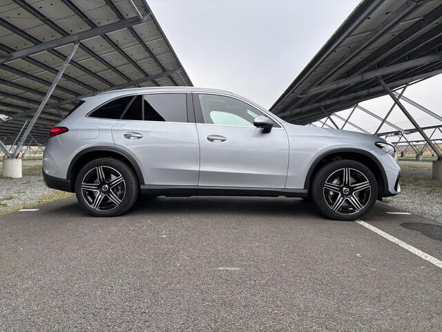 Mercedes-Benz GLC-KLASSE 300e 4MATIC AMG Line | Panoramadak | Head-up display| Lederen bekleding | Memory stoelen | Sfeerverlichting | Digital light |