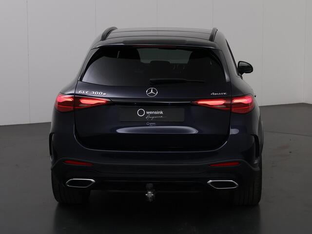 Mercedes-Benz GLC-KLASSE 300e 4MATIC AMG Line | Panoramadak | Trekhaak | Treeplanken | 20-Inch | Multibeam LED |