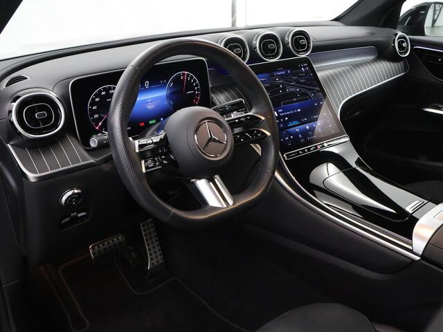 Mercedes-Benz GLC-KLASSE 300e 4MATIC AMG Line | Panoramadak | Trekhaak | Treeplanken | 20-Inch | Multibeam LED |
