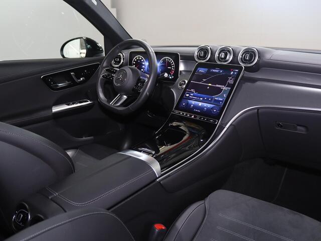 Mercedes-Benz GLC-KLASSE 300e 4MATIC AMG Night | Panoramadak | Trekhaak | Night pakket | Digital light | Distronic | 360 camera |
