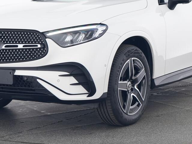 Mercedes-Benz GLC-KLASSE Coupé 300 e 4MATIC AMG Plug-In Hybride AMG Line | Night Pakket | Panorama Schuif-Kanteldak | Distronic | 360° camera | Stuur en Stoelverwarming. Inclusief 24 maanden MB Certified garantie voor Europa.