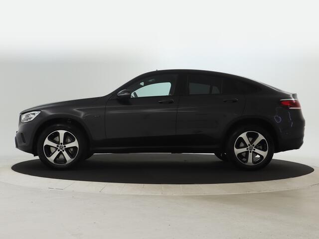 Mercedes-Benz GLC-KLASSE Coupé 300e 4MATIC | Achteruitrijcamera | Schuifdak | Trekhaak | Sfeerverlichting | Apple Carplay | Inclusief 24 maanden MB Certified garantie voor Europa.