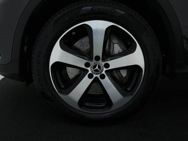 Mercedes-Benz GLC-KLASSE Coupé 300e 4MATIC | Achteruitrijcamera | Schuifdak | Trekhaak | Sfeerverlichting | Apple Carplay | Inclusief 24 maanden MB Certified garantie voor Europa.