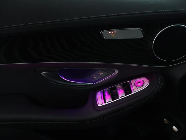 Mercedes-Benz GLC-KLASSE Coupé 300e 4MATIC | Achteruitrijcamera | Schuifdak | Trekhaak | Sfeerverlichting | Apple Carplay | Inclusief 24 maanden MB Certified garantie voor Europa.