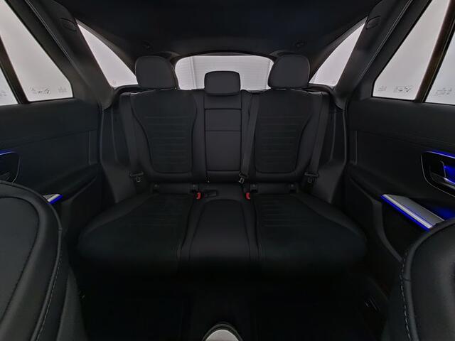 Mercedes-Benz GLC-KLASSE 400 e 4MATIC AMG Plug-In Hybride AMG Line Premium | Night Pakket | Panorama Schuif-Kanteldak | 20 Inch AMG Velgen | Trekhaak | Distronic. Inclusief 24 maanden MB Certified garantie voor Europa.