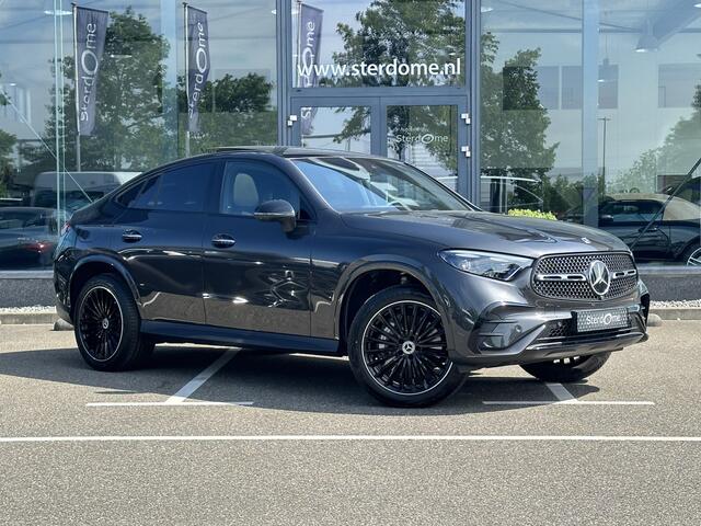 Mercedes-Benz GLC-KLASSE Coupé 400e 4MATIC AMG Line l Panoramadak l MBUX l Niveau regeling l Multibeam LED l Rij- assistentie pakket met Distronic l Keyless l Zwart Leder l Memory pakket l Burmester l Sfeerverlichting l THERMOTRONIC l Smartphone integratie pakket l Night pakket l