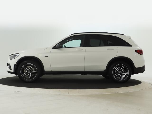 Mercedes-Benz GLC-KLASSE 300 e 4MATIC Premium Plus | Trekhaak | Panoramadak | Sfeerverlichting | Memory Pakket | Inclusief 24 maanden MB Certified garantie voor Europa.