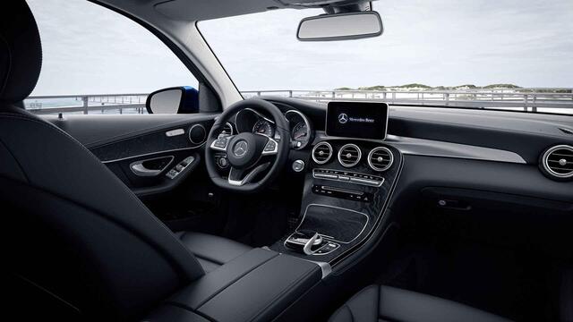 Mercedes-Benz GLC-KLASSE 350e 4MATIC Prestige | AMG | Luchtvering | Panoramadak | Treeplanken | Keyless |