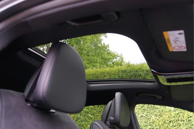 Mercedes-Benz GLC-KLASSE Coupé GLC 300 e 4MATIC AMG Line | Pano Burmester Distronic Memory Digital
