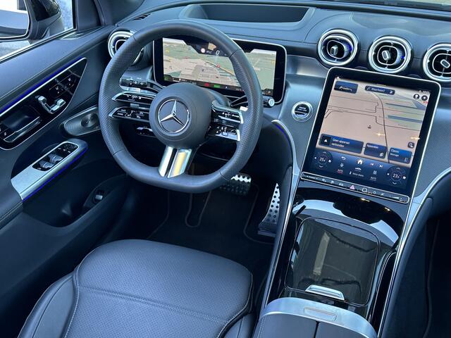 Mercedes-Benz GLC-KLASSE 300e 4MATIC AMG Line l Airmatic l Panoramadak l Massage l Distronic Plus l Head-Up l 360 gr Camera l Meesturende Achteras l Augmented Reality l Apple Carplay/ Android auto l Burmester l Keyless Go l Memory pakket l Airconditioning l LEDER l Elektr. bedien