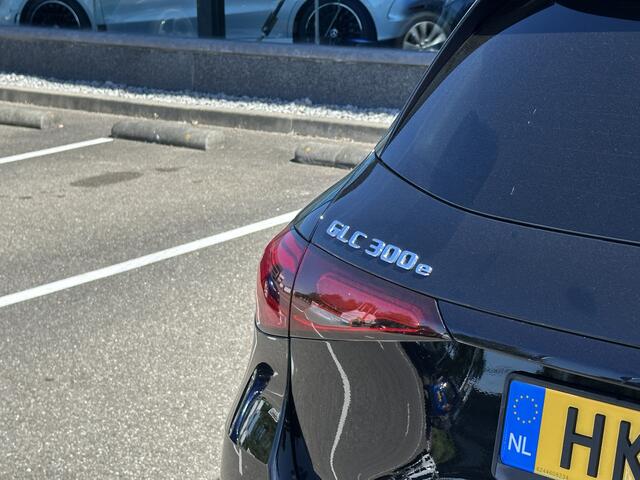 Mercedes-Benz GLC-KLASSE 300e 4MATIC AMG Line l Airmatic l Panoramadak l Massage l Distronic Plus l Head-Up l 360 gr Camera l Meesturende Achteras l Augmented Reality l Apple Carplay/ Android auto l Burmester l Keyless Go l Memory pakket l Airconditioning l LEDER l Elektr. bedien