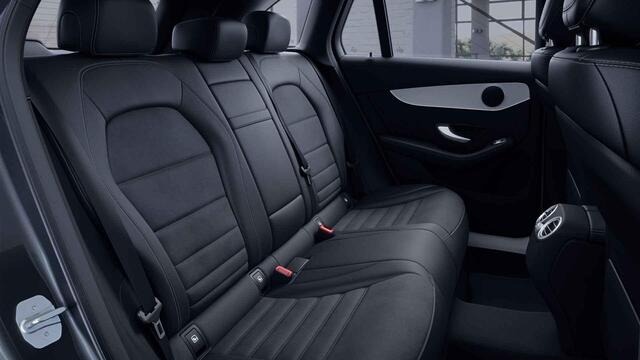 Mercedes-Benz GLC-KLASSE 200 Business Solution AMG | Panoramadak | Achteruitrijcamera | Stoelverwarming |