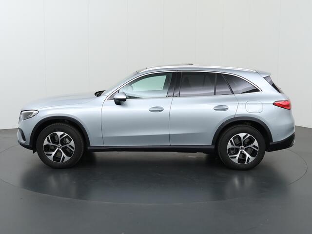 Mercedes-Benz GLC-KLASSE 300e 4MATIC Luxury Line | Panoramadak | Trekhaak | 360 camera | Winter pakket |