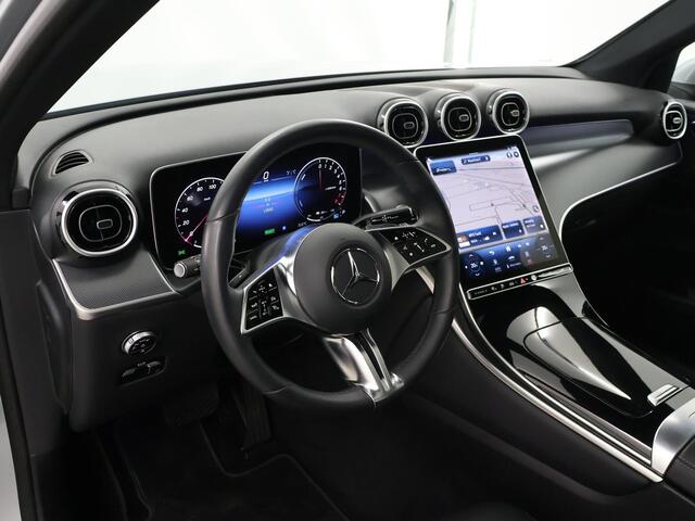 Mercedes-Benz GLC-KLASSE 300e 4MATIC Luxury Line | Panoramadak | Trekhaak | 360 camera | Winter pakket |