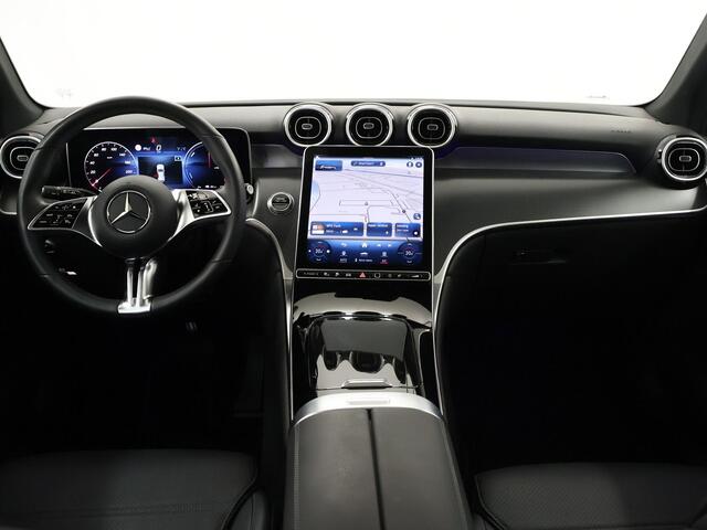 Mercedes-Benz GLC-KLASSE 300e 4MATIC Luxury Line | Panoramadak | Trekhaak | 360 camera | Winter pakket |