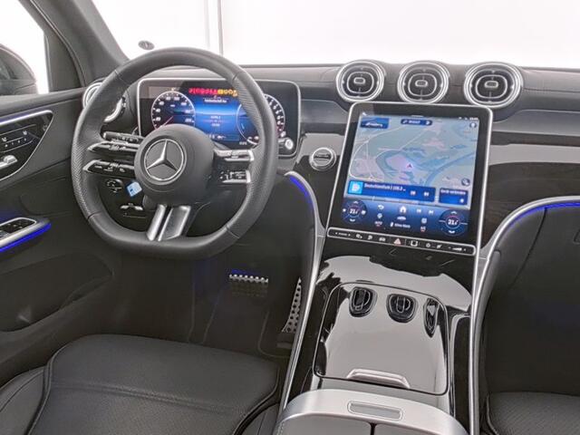 Mercedes-Benz GLC-KLASSE 400 e 4MATIC AMG Plug-In Hybride AMG Line Premium | Night Pakket | Trekhaak | Panorama Schuif-Kanteldak | Rijassistentiepakket plus. Inclusief 24 maanden MB Certified garantie voor Europa.