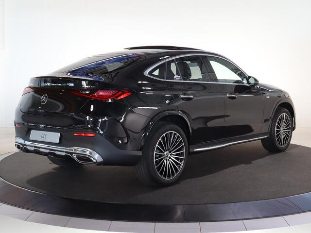 Mercedes-Benz GLC-KLASSE 300 e 4MATIC Coupé Sport Edition met AMG Line | Apple Carplay | Distronic plus | Elek stoelen met memory | Digital Licht | Panorama schuifdak | Head up display | 360 camera | Trekhaak | Burmester Sound | Treeplanken | 20 inch LM Velgen