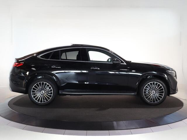 Mercedes-Benz GLC-KLASSE 300 e 4MATIC Coupé Sport Edition met AMG Line | Apple Carplay | Distronic plus | Elek stoelen met memory | Digital Licht | Panorama schuifdak | Head up display | 360 camera | Trekhaak | Burmester Sound | Treeplanken | 20 inch LM Velgen
