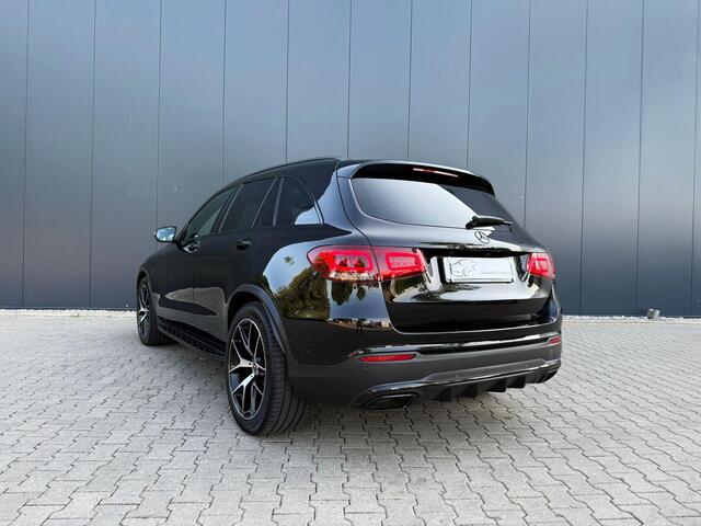 Mercedes-Benz GLC-KLASSE 300e 4MATIC AMG / pano / burmester / Designo