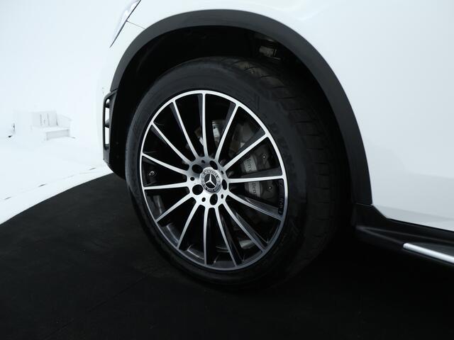 Mercedes-Benz GLC-KLASSE 300 e 4-MATIC AMG Nightpakket | Schuifdak | 360 gr. Camera | Stoelverwarming voor / achter | Sfeerverlichting | Dode Hoek Ass | IInclusief 24 maanden Mercedes-Benz Certified garantie voor Europa.