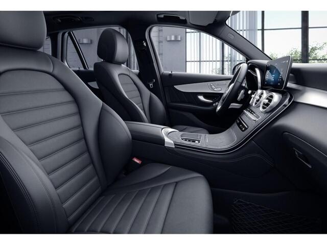 Mercedes-Benz GLC-KLASSE 300e AMG // Panormadak // Trekhaak // Memory / /Burmester // Distronic // Carplay // Sfeerverlichting // 20 INCH