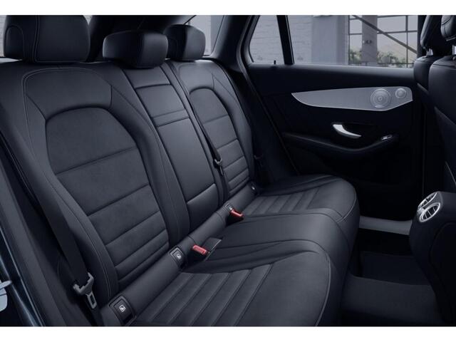 Mercedes-Benz GLC-KLASSE 300e AMG // Panormadak // Trekhaak // Memory / /Burmester // Distronic // Carplay // Sfeerverlichting // 20 INCH