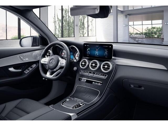 Mercedes-Benz GLC-KLASSE 300e AMG // Panormadak // Trekhaak // Memory / /Burmester // Distronic // Carplay // Sfeerverlichting // 20 INCH