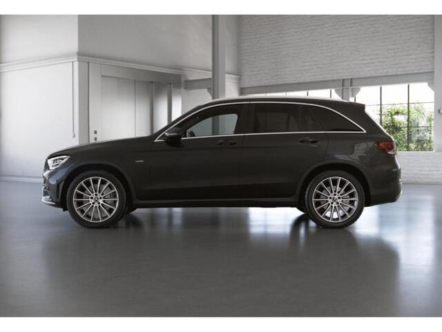 Mercedes-Benz GLC-KLASSE 300e AMG // Panormadak // Trekhaak // Memory / /Burmester // Distronic // Carplay // Sfeerverlichting // 20 INCH