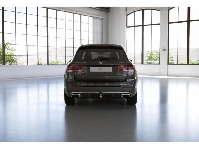 Mercedes-Benz GLC-KLASSE 300e AMG // Panormadak // Trekhaak // Memory / /Burmester // Distronic // Carplay // Sfeerverlichting // 20 INCH