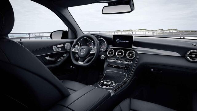 Mercedes-Benz GLC-KLASSE 250 4MATIC Premium Plus | AMG | Panoramadak | Trekhaak | Burmester | 360 graden camera |