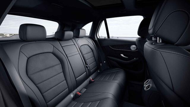 Mercedes-Benz GLC-KLASSE 250 4MATIC Premium Plus | AMG | Panoramadak | Trekhaak | Burmester | 360 graden camera |