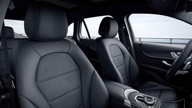 Mercedes-Benz GLC-KLASSE 250 4MATIC Premium Plus | AMG | Panoramadak | Trekhaak | Burmester | 360 graden camera |