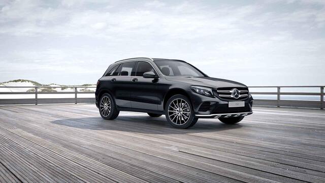Mercedes-Benz GLC-KLASSE 250 4MATIC Premium Plus | AMG | Panoramadak | Trekhaak | Burmester | 360 graden camera |