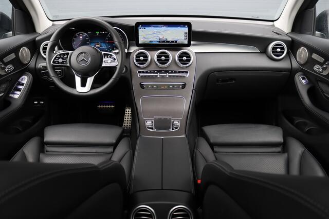 Mercedes-Benz GLC-KLASSE 300e 4MATIC Premium+ AMG Line | Luchtvering | Distronic | Trekhaak | Verwarmd Stuurwiel | Burmester | Memory | Panoramadak | Leder |