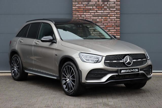 Mercedes-Benz GLC-KLASSE 300e 4MATIC Premium+ AMG Line | Luchtvering | Distronic | Trekhaak | Verwarmd Stuurwiel | Burmester | Memory | Panoramadak | Leder |