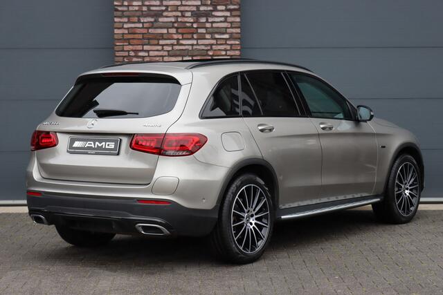 Mercedes-Benz GLC-KLASSE 300e 4MATIC Premium+ AMG Line | Luchtvering | Distronic | Trekhaak | Verwarmd Stuurwiel | Burmester | Memory | Panoramadak | Leder |
