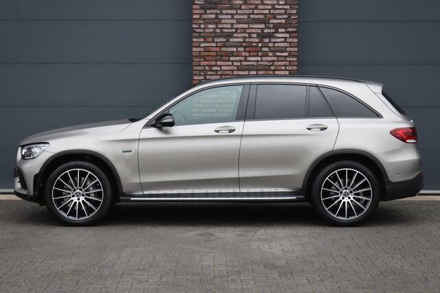 Mercedes-Benz GLC-KLASSE 300e 4MATIC Premium+ AMG Line | Luchtvering | Distronic | Trekhaak | Verwarmd Stuurwiel | Burmester | Memory | Panoramadak | Leder |