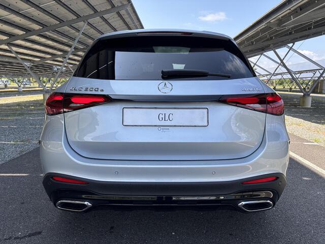 Mercedes-Benz GLC-KLASSE 300e 4MATIC Sport Edition | Night | Panoramadak | Sfeerverlichting | Digital light | 360 camera | Stoelverwarming |