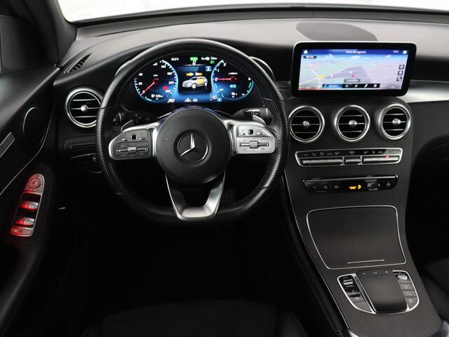 Mercedes-Benz GLC-KLASSE 300de 4MATIC AMG Night | Panoramadak | Adaptive cruise | Trekhaak | Stoelverwarming | Carplay | Leder/Alcantara | Digital Cockpit | 360 Camera | Park Assist