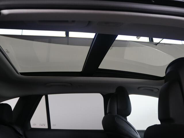Mercedes-Benz GLC-KLASSE 300e 4MATIC Luxury Line | Panoramadak | Trekhaak | 360 camera | Winter pakket |