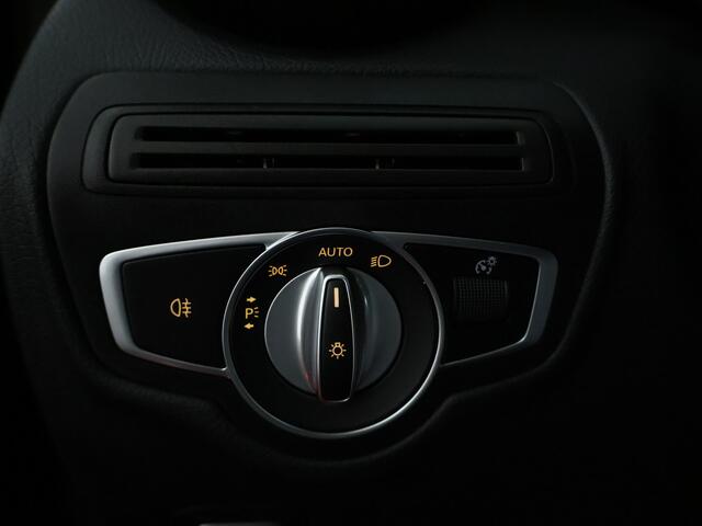 Mercedes-Benz GLC-KLASSE Coupé 300e 4MATIC Business Solution AMG | Achteruitrijcamera | Elektrische stoelen | Cruise Control | Apple CarPlay | Inclusief 24 maanden MB Certified garantie voor Europa.