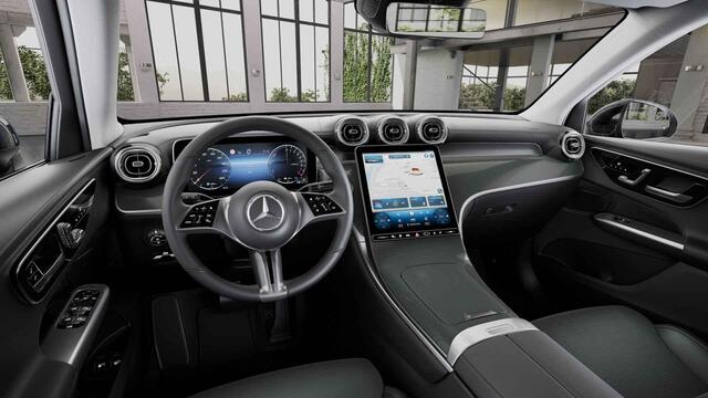 Mercedes-Benz GLC-KLASSE 300e 4MATIC Luxury Line | Rij assistentie pakket | Trekhaak | Getint glas |