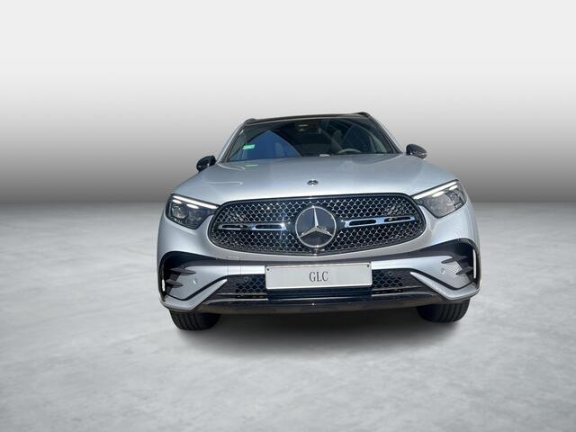 Mercedes-Benz GLC-KLASSE 400 e 4MATIC Sport Edition | AMG Line | Premium Pakket | Night Pakket | Winter Pakket | Panoramadak | Trekhaak | 360° Camera | DISTRONIC Afstandsassistent | Elektrisch Verstelbare Stoelen + Memory | Stuurverwarming | Apple CarPlay | Android Auto